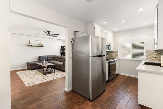 1110 Circuit Dr, Roseville, CA 95678