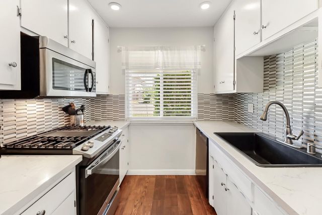 1110 Circuit Dr, Roseville, CA 95678