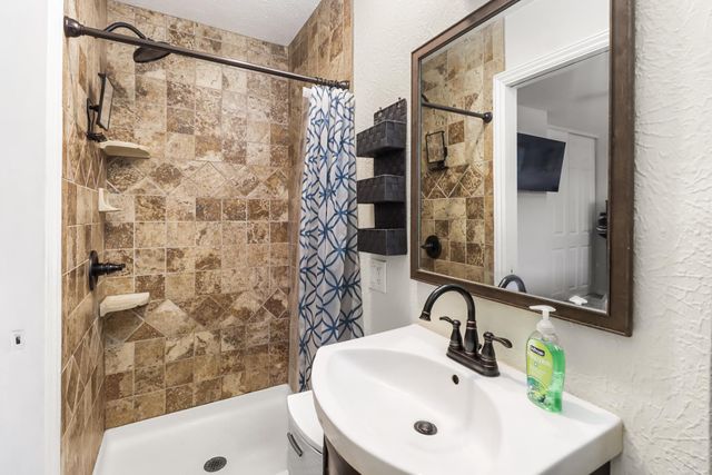 1110 Circuit Dr, Roseville, CA 95678