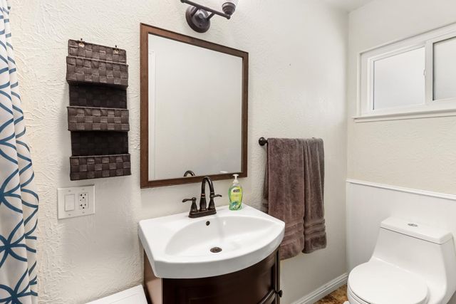 1110 Circuit Dr, Roseville, CA 95678