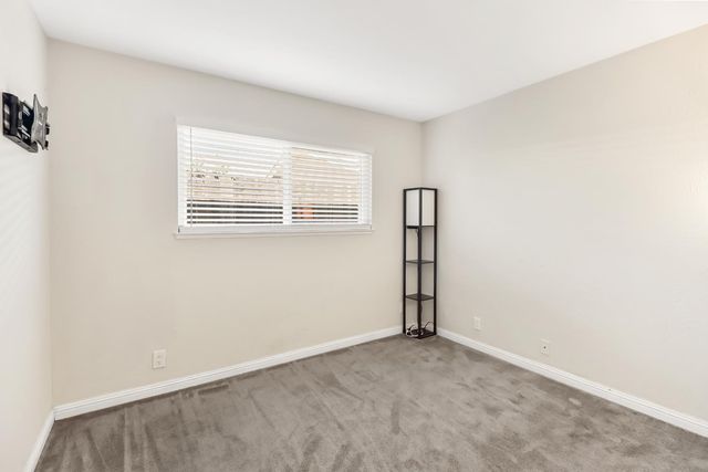 1110 Circuit Dr, Roseville, CA 95678