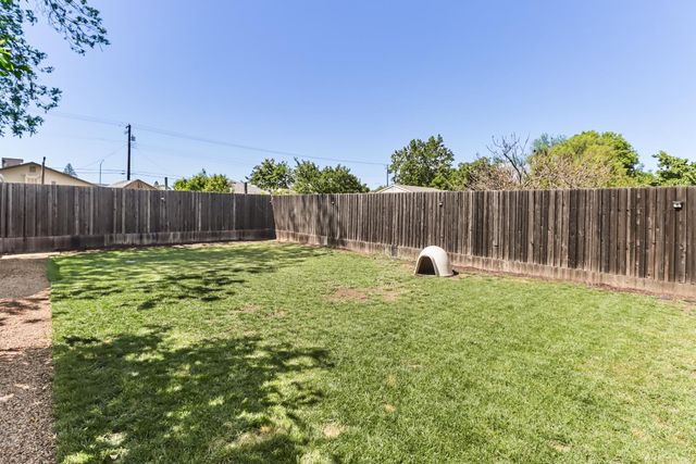 1110 Circuit Dr, Roseville, CA 95678