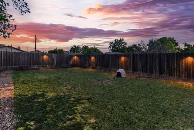 1110 Circuit Dr, Roseville, CA 95678