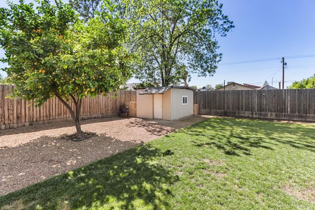 1110 Circuit Dr, Roseville, CA 95678