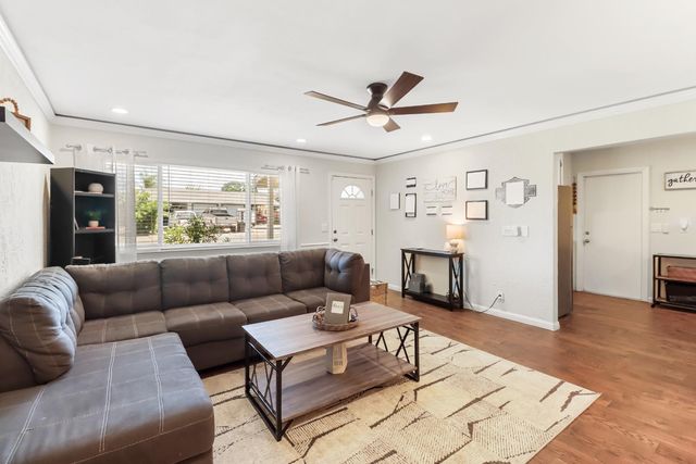 1110 Circuit Dr, Roseville, CA 95678