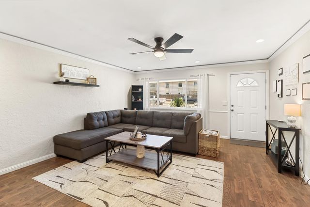 1110 Circuit Dr, Roseville, CA 95678