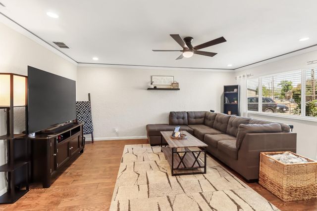 1110 Circuit Dr, Roseville, CA 95678