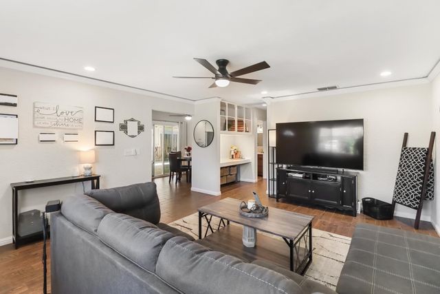 1110 Circuit Dr, Roseville, CA 95678