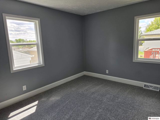 6107 Seward Street, Omaha, NE 68104