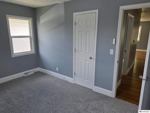 6107 Seward Street, Omaha, NE 68104
