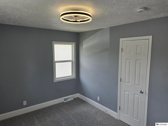 6107 Seward Street, Omaha, NE 68104