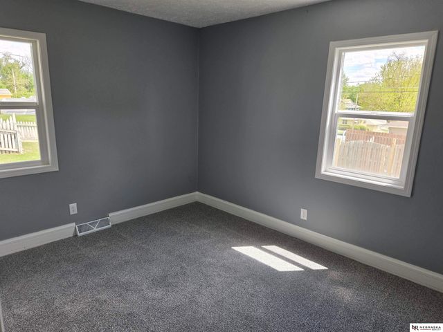 6107 Seward Street, Omaha, NE 68104
