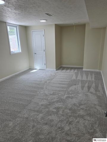 6107 Seward Street, Omaha, NE 68104