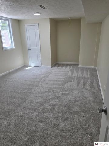 6107 Seward Street, Omaha, NE 68104