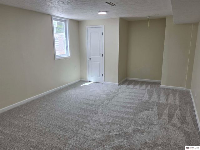 6107 Seward Street, Omaha, NE 68104
