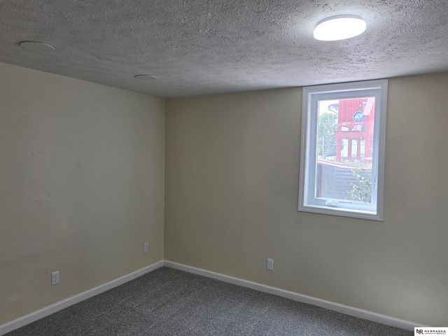6107 Seward Street, Omaha, NE 68104