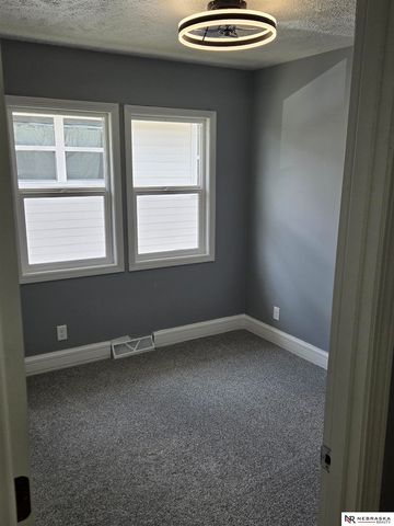 6107 Seward Street, Omaha, NE 68104