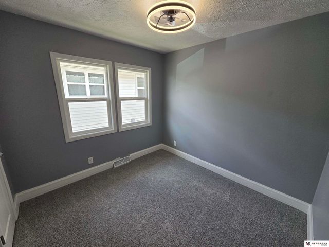6107 Seward Street, Omaha, NE 68104