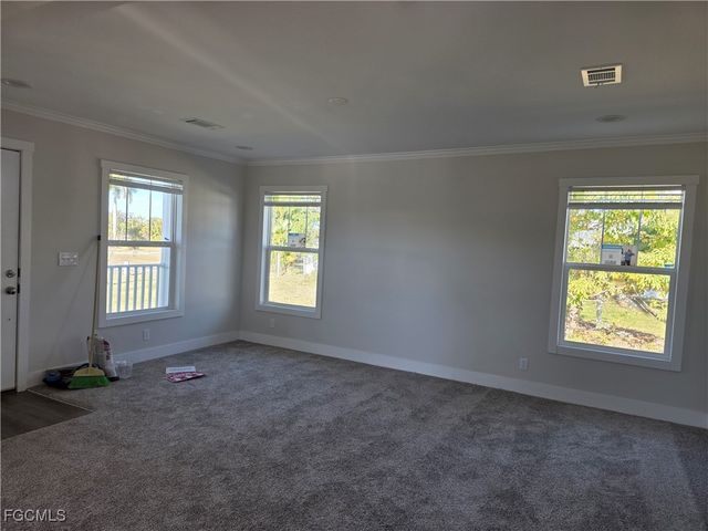 101 Oak LN, Fort Myers, FL 33908