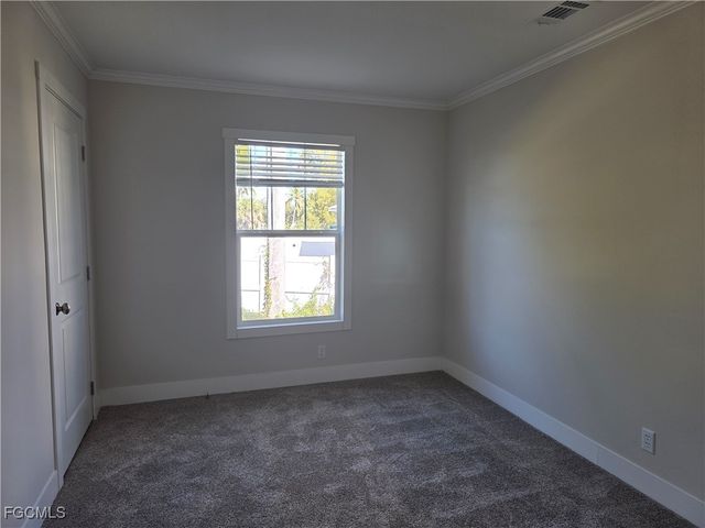 101 Oak LN, Fort Myers, FL 33908