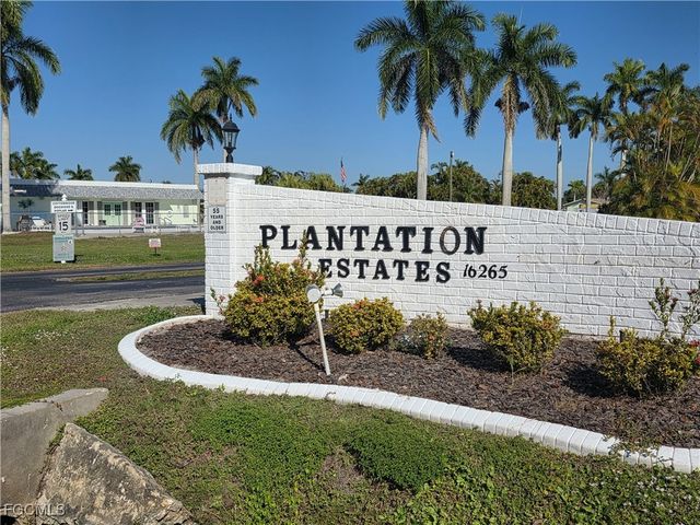 101 Oak LN, Fort Myers, FL 33908