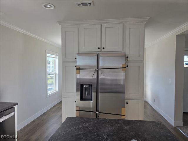 101 Oak LN, Fort Myers, FL 33908