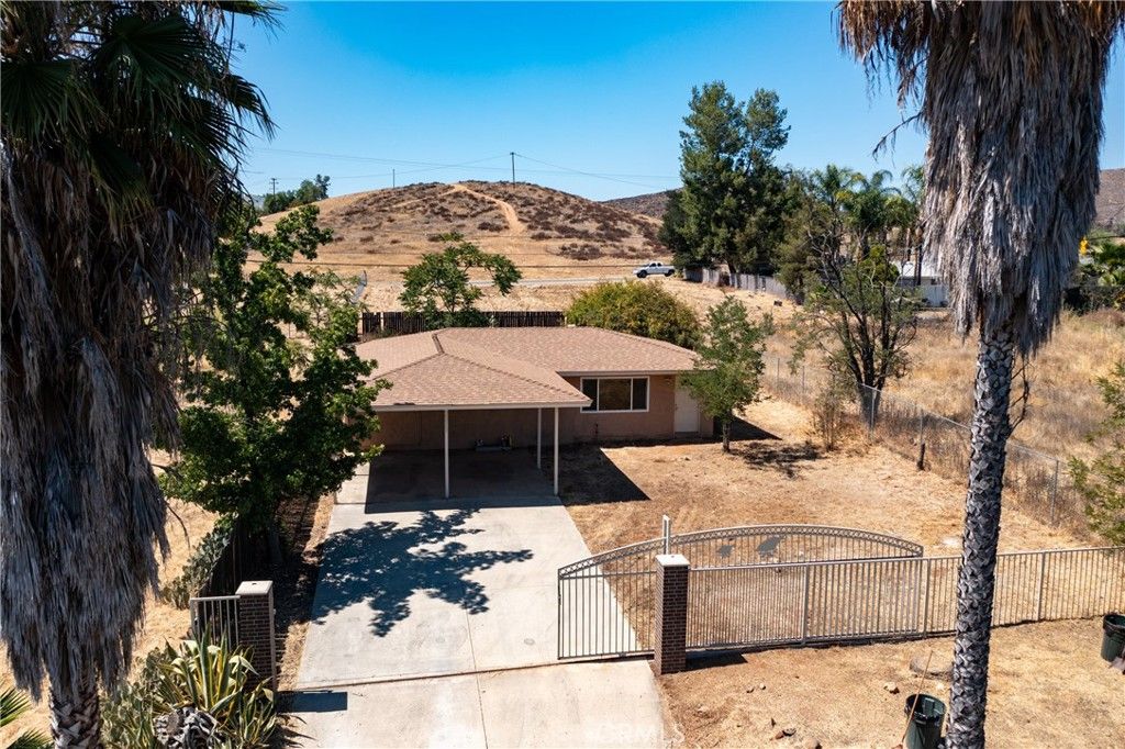 Image 1 of property listing at 28967 Avenida Gaviota, Menifee, CA 92587