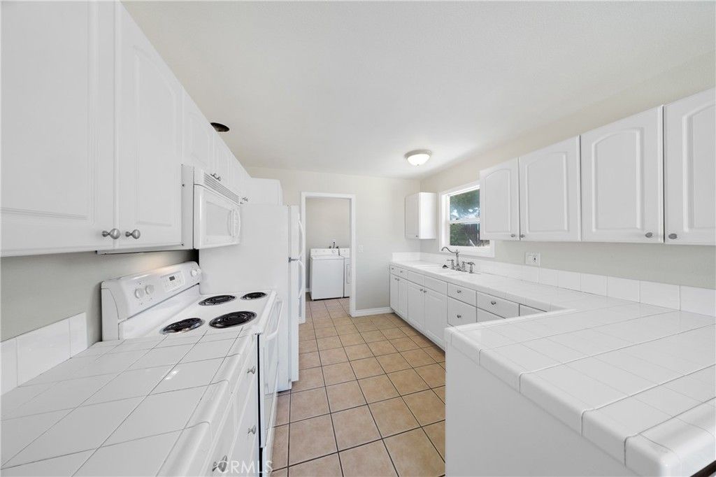 Image 12 of property listing at 28967 Avenida Gaviota, Menifee, CA 92587