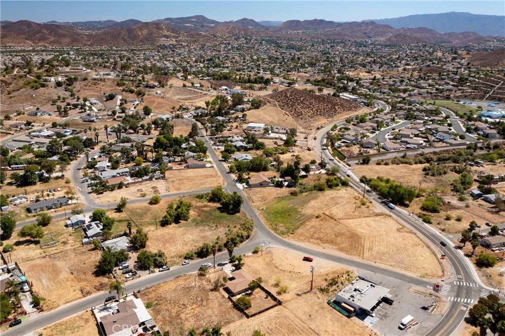Image 29 of property listing at 28967 Avenida Gaviota, Menifee, CA 92587