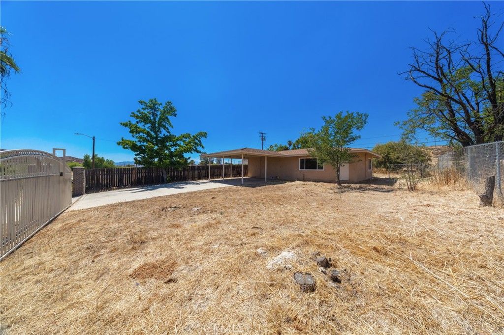 Image 5 of property listing at 28967 Avenida Gaviota, Menifee, CA 92587