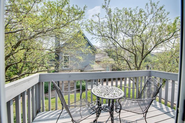 19 Foxcroft Road 203, Naperville, IL 60565