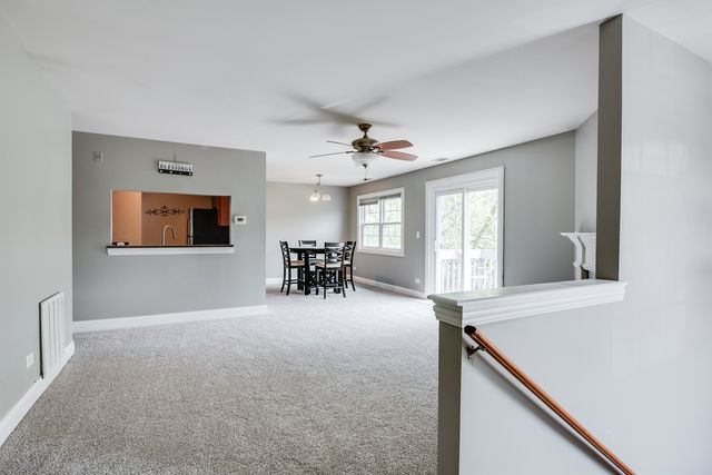 19 Foxcroft Road 203, Naperville, IL 60565