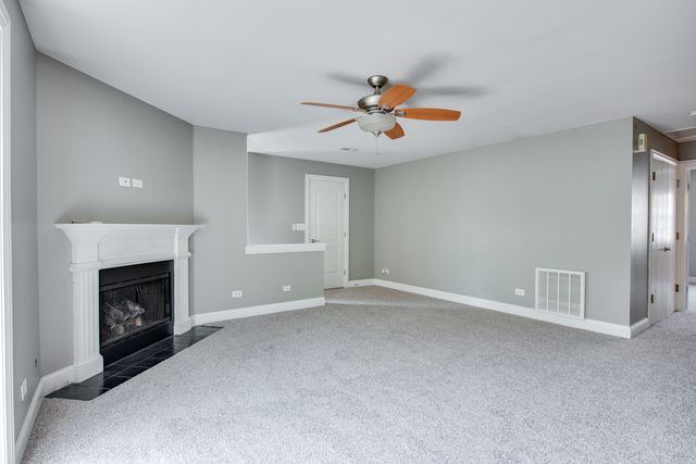 19 Foxcroft Road 203, Naperville, IL 60565