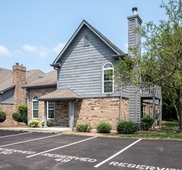 19 Foxcroft Road 203, Naperville, IL 60565