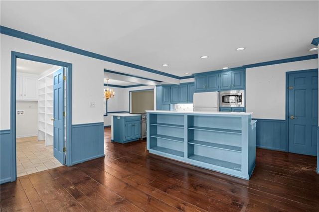 6255 Mountain Brook Lane, Atlanta, GA 30328