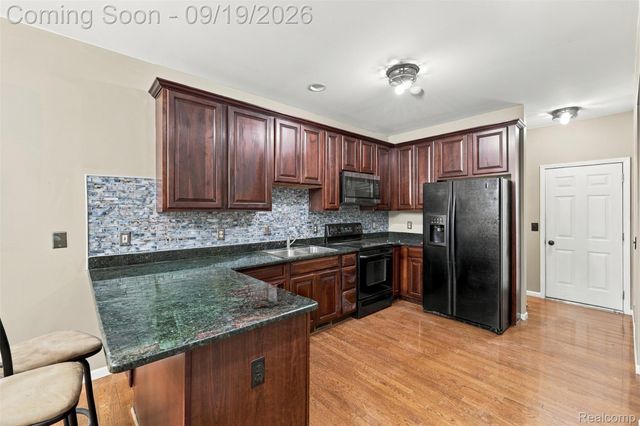 41351 N Maplewood Drive, Canton Charter Township, MI 48187