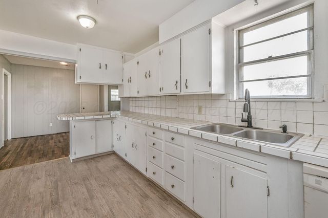 709 E 14th Avenue, Pampa, TX 79065