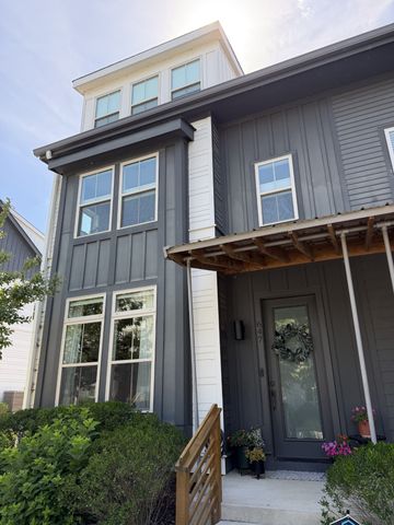 647 Nashua Ln, Nashville, TN 37209