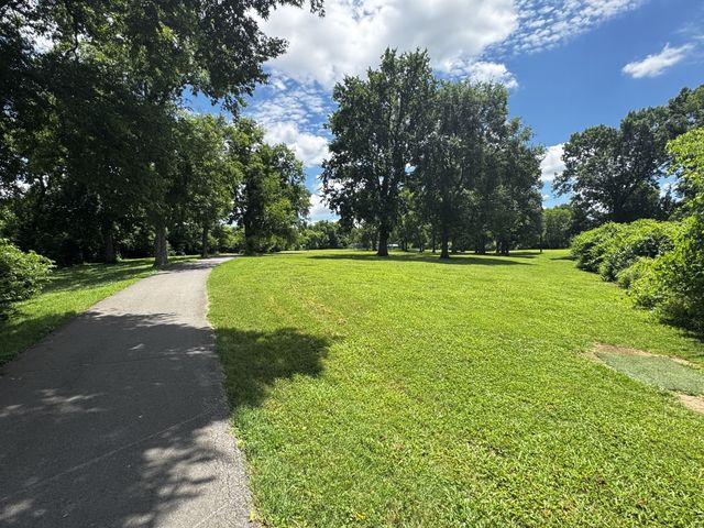 647 Nashua Ln, Nashville, TN 37209