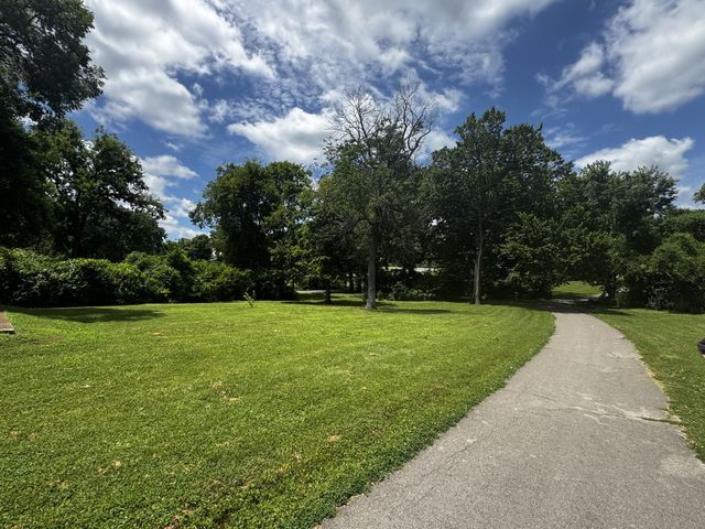 647 Nashua Ln, Nashville, TN 37209