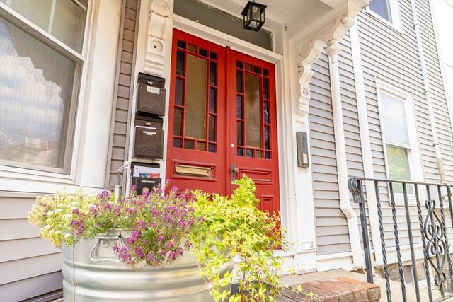 137 North St 3, Salem, MA 01970
