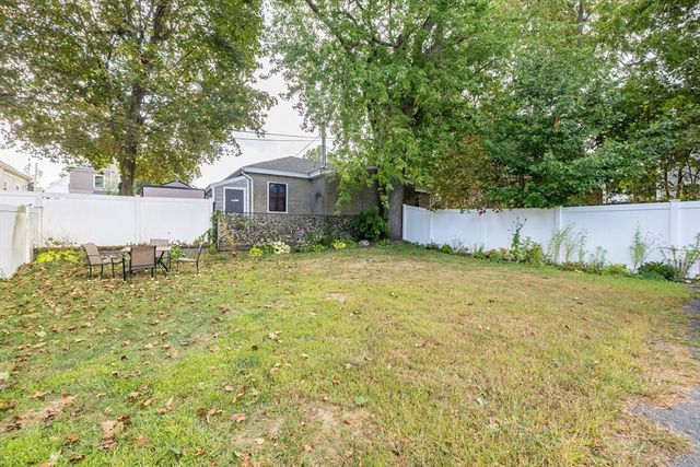 137 North St 3, Salem, MA 01970