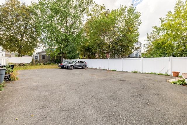 137 North St 3, Salem, MA 01970