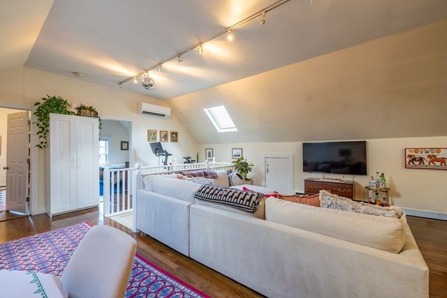 137 North St 3, Salem, MA 01970