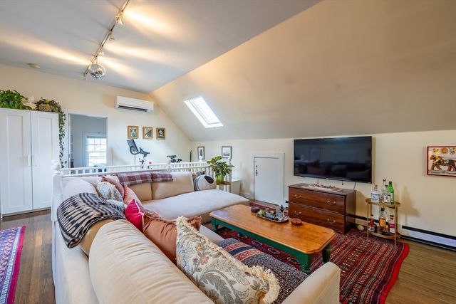 137 North St 3, Salem, MA 01970
