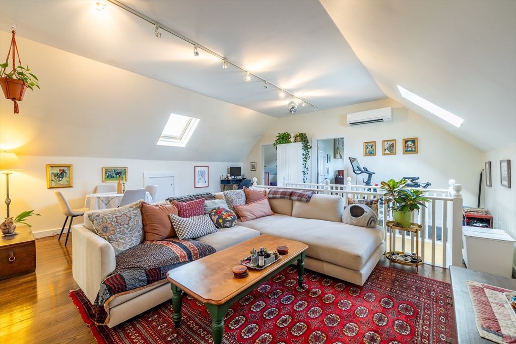 137 North St 3, Salem, MA 01970