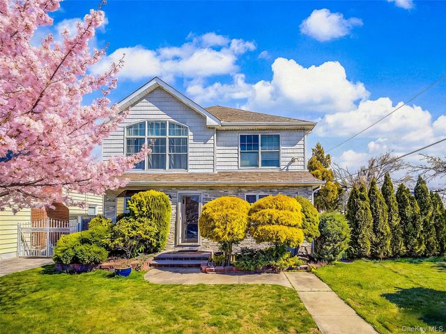 253 DEVONSHIRE DR, New Hyde Park, NY 11040