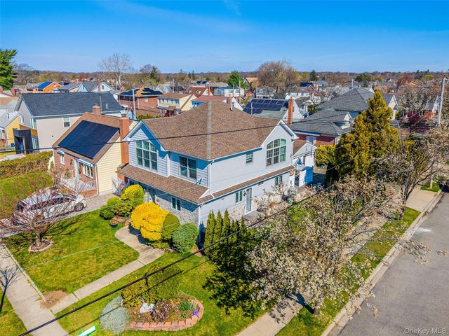 253 DEVONSHIRE DR, New Hyde Park, NY 11040