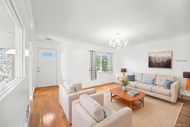 253 DEVONSHIRE DR, New Hyde Park, NY 11040