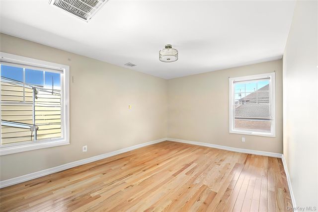 253 DEVONSHIRE DR, New Hyde Park, NY 11040